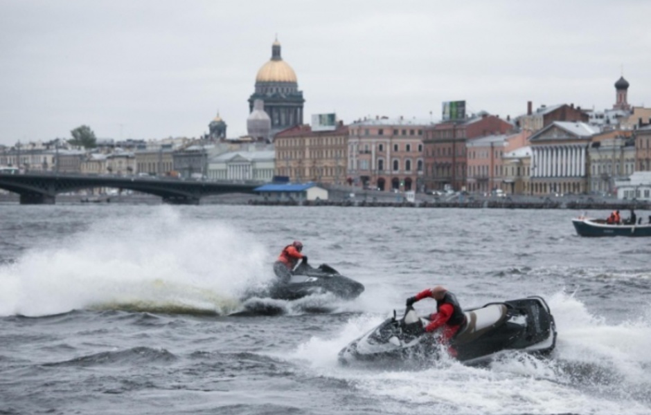 Водный мотоцикл на Крестовском