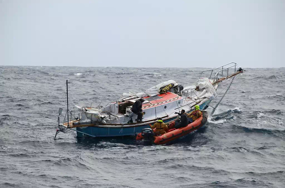 Почему лодки участников GGR переворачивались в шторм: расследование Нокс-Джонстона