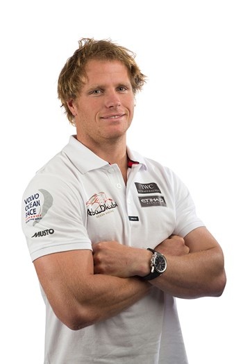 Luke Parkinson, tank and steering. Luke «got» into the sea when he was 7. His hobbies aren't limited to yachting, only a small fraction of them are rugby and skateboard. This is his first VOR.
