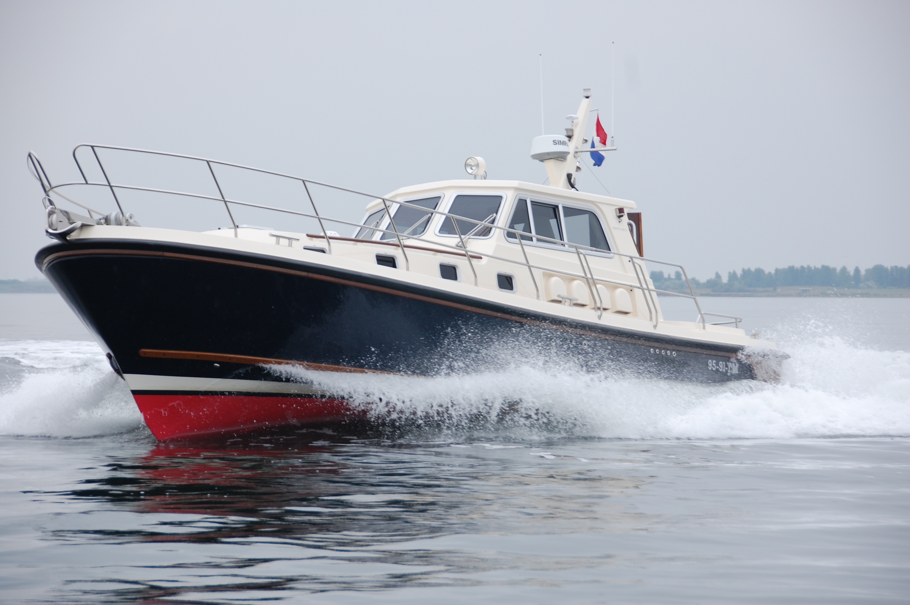 North line. Экспедиционная яхта NORTHSILVER 1440. Greenline яхта. Elling e4. Northline