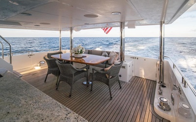 Outer Reef  740 Deluxbridge Skylounge Motoryacht