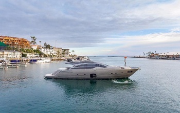 Pershing 82