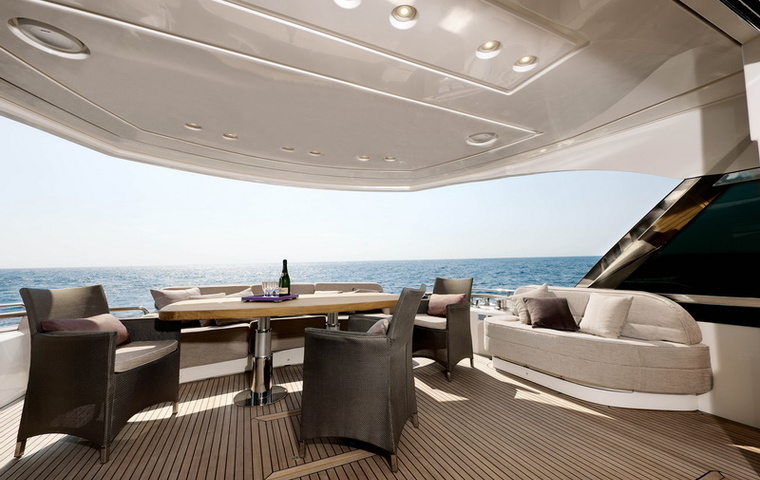 Monte Carlo Yachts 76 (2013)