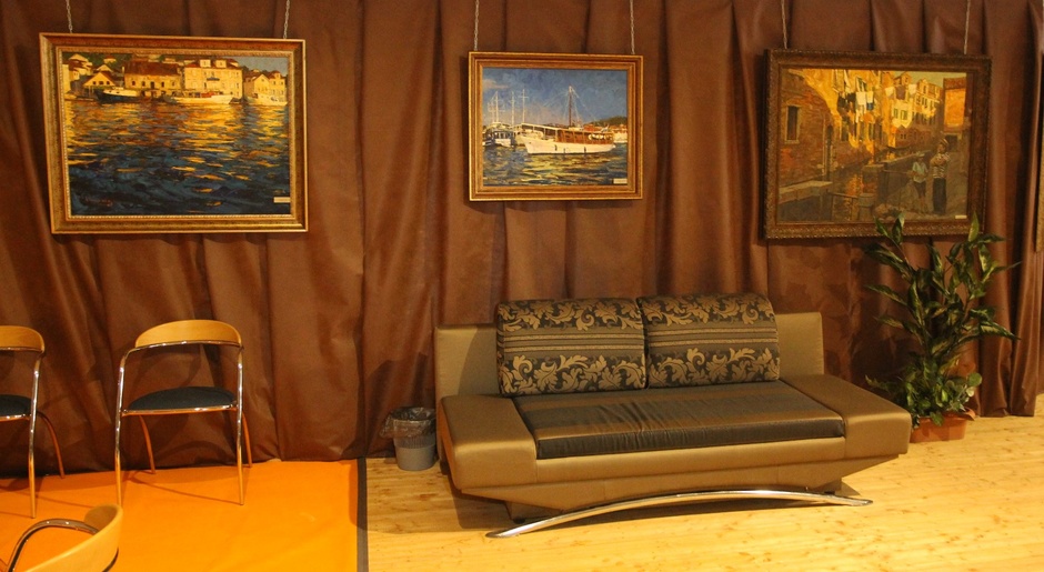 Paintings at Volga Boat Show