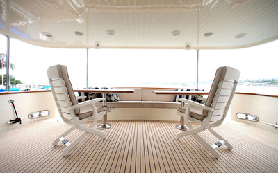 Offshore Yachts 80’ Voyager Grand Salon