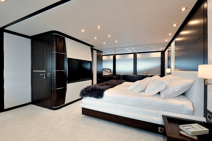 The design and size of the VIP cabin is as close to the owner's cabin as possible.