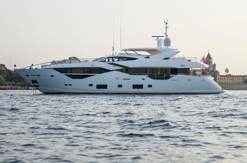 Sunseeker Adella