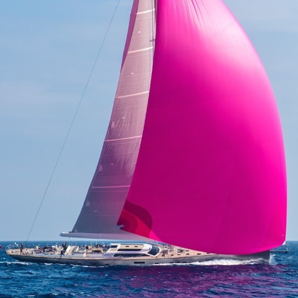 Baltic 175 Pink Gin - крупнейший в мире шлюп из углеродного волокна, принадлежащий Хансу Нэдеру, главному акционеру Baltic Yachts