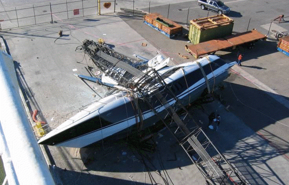 Калифорния, Port Hueneme, 2007 год. На шикарную яхту Sunseeker Predator свалился кран...