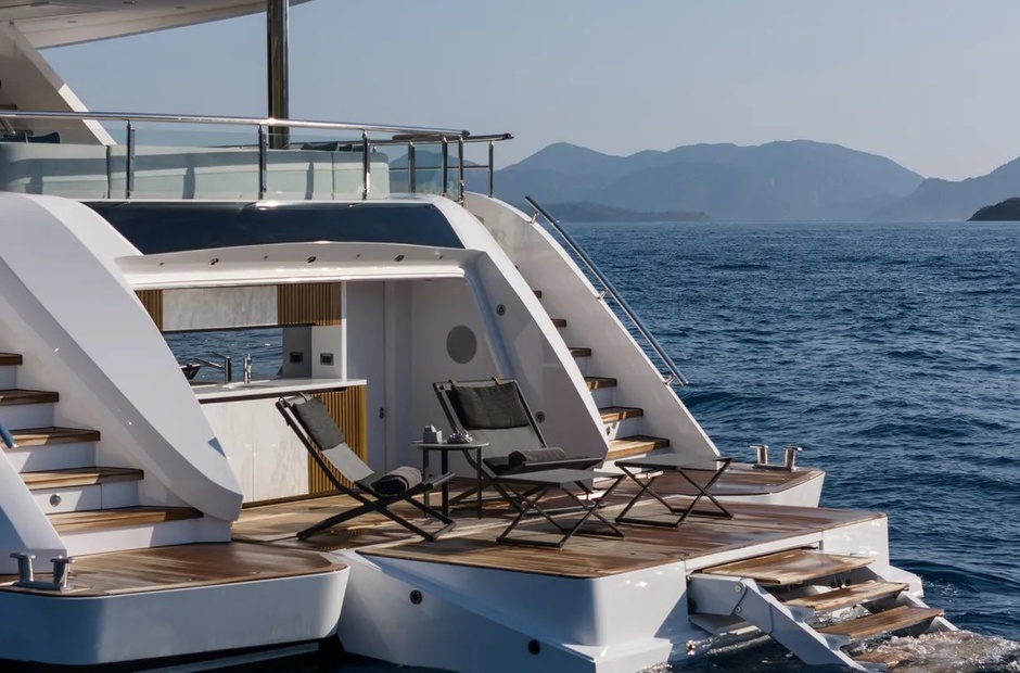 Mengi-Yay Yachts Reverie