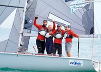 Having won 3 out of 8 races during the regatta and finished three more times in three, Give me five naturally won the title of world champions. «The French are strong, they were almost out of reach»,