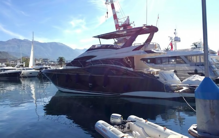 Marquis 630 Sport Yacht (2013)