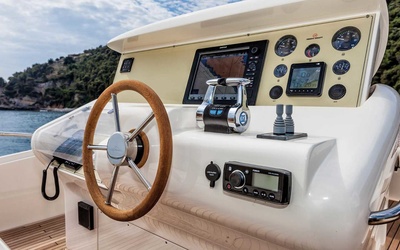 Mochi Craft Dolphin 64 Cruiser