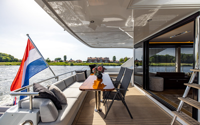 Van den Hoven Voyager 61