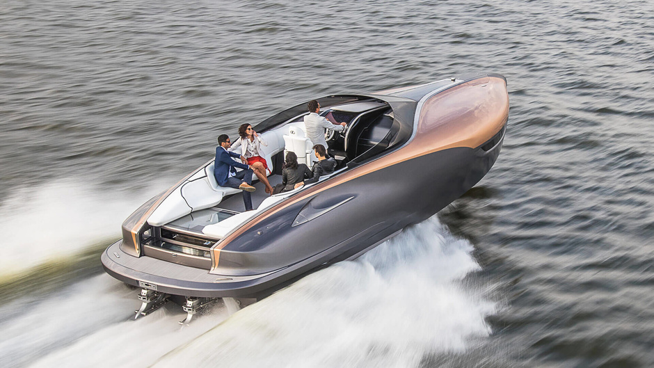 Lexus Sport Yacht Concept is an elegant speedboat, faithful to the L-finesse design philosophy. This is what most people would expect to see with the LY 650.