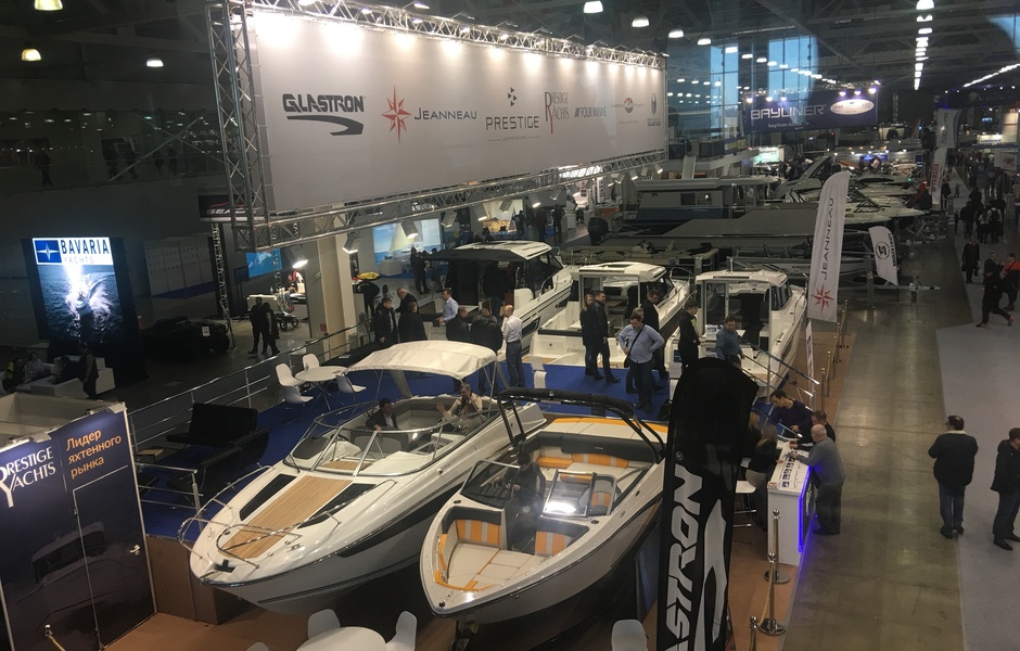 Стенд Prestige Yachts на Московском боут шоу. Компания является крупнейшим российским дилером импортных катеров в сегменте 6 - 9 метров