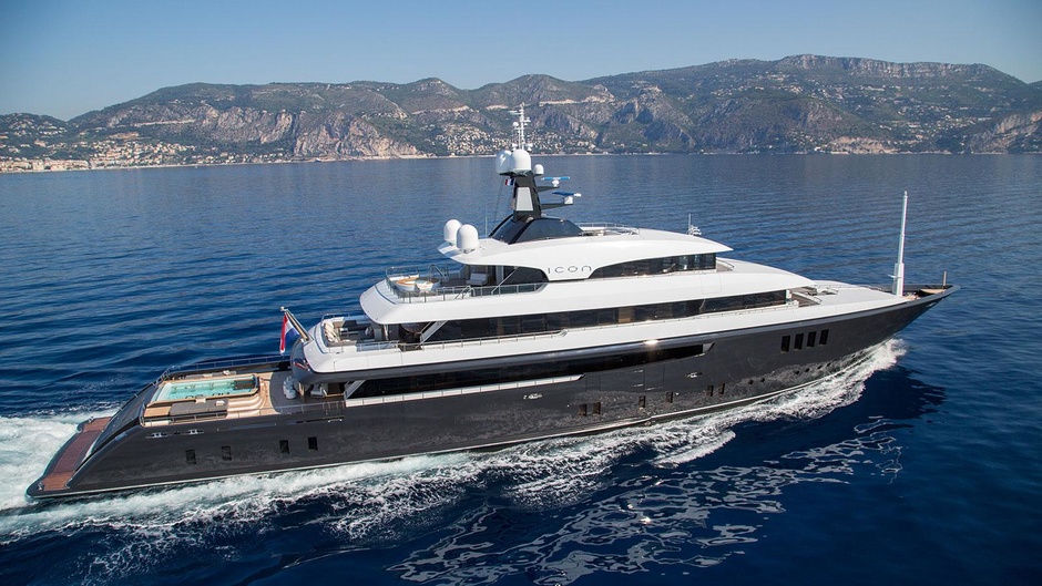 best motor yacht for family cruising