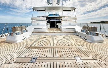 Alloy Yachts Encore