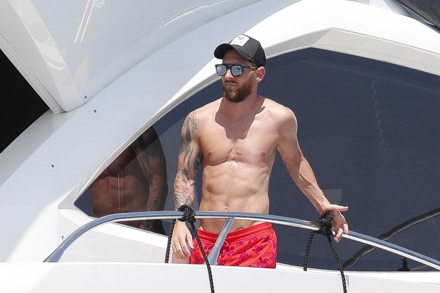 Lionel Messi heals after World Cup aboard luxury yacht - itBoat yacht  magazine