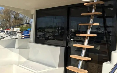 Van Der Heijden Hayden Flybridge