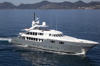 The fire destroyed a 47.5-meter ISA 470 on its way to Porto Cervo.