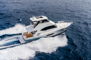 Riviera 54 Enclosed Flybridge