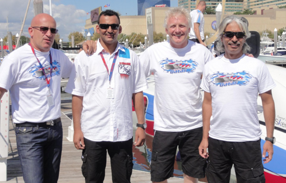 Team Qatar в полном составе. Кертис - второй справа.