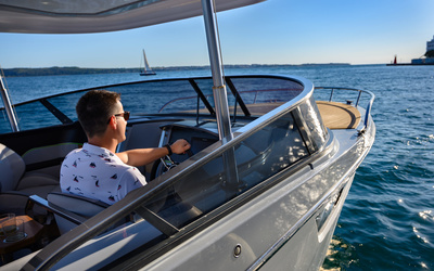 Alfastreet Marine 28 Cabin Motor