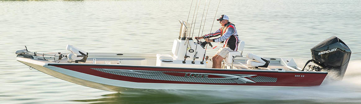 Boats with flat bottom and shallow draft for fishing in shallow coastal waters, estuaries and flats.