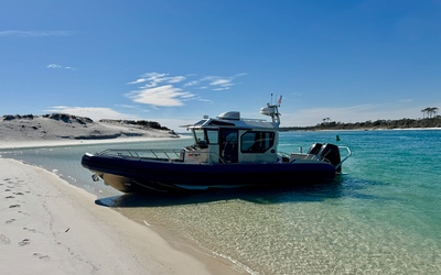 Life Proof 27 Walk-Around Cabin