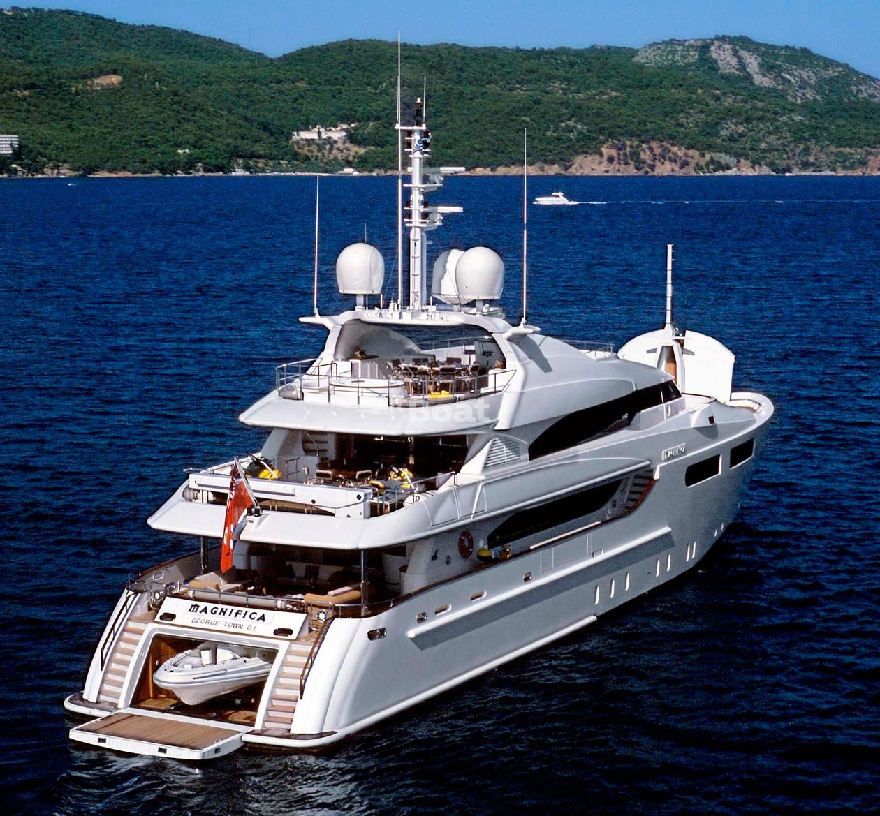 titian pearl yacht