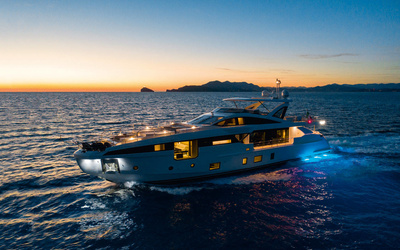 Azimut Grande 32 METRI