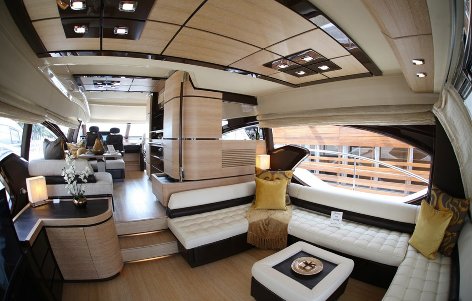 Azimut 70. Дальше можно не смотреть. Абсолютно лучшая. Хочу.