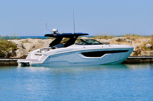 Cruisers Yachts 38 GLS I/O