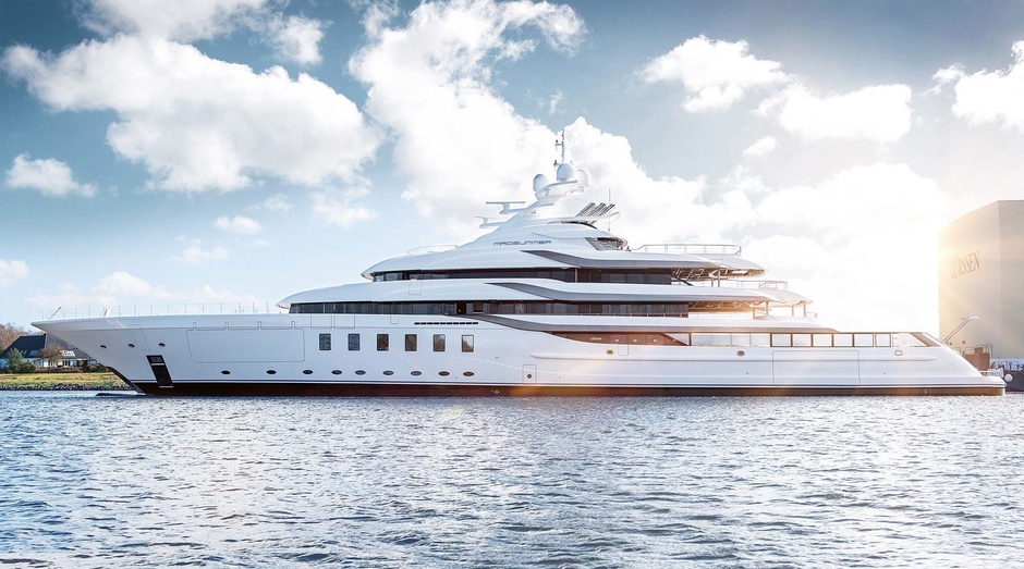 The designers describe Lurssen Madsummer's interior style as «modern modern». We hope to evaluate them in Monaco.