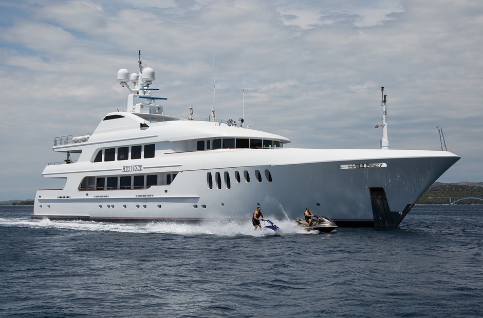 Trinity Yachts Mustique