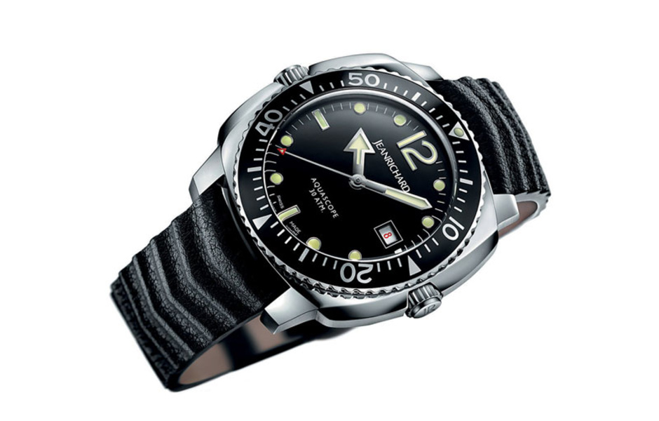 Jeanrichard Aquascope. Полированный корпус из нержавеющей стали 44,5 x 40 мм, запас хода на 48 часов, водонепроницаемость – 300 м.