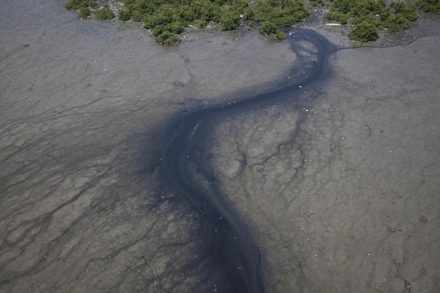 Untreated sewage creates a dark strip in the waters of Guanabara Bay. Photo taken on November 19, 2013.