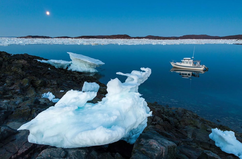 Arctic cruise on a small flatfoot