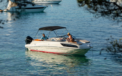 Bayliner VR6 Cuddy Outboard