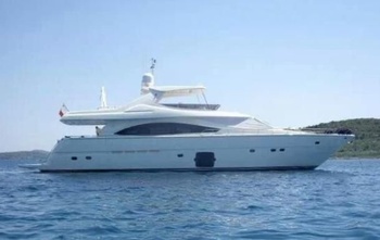 Ferretti 830