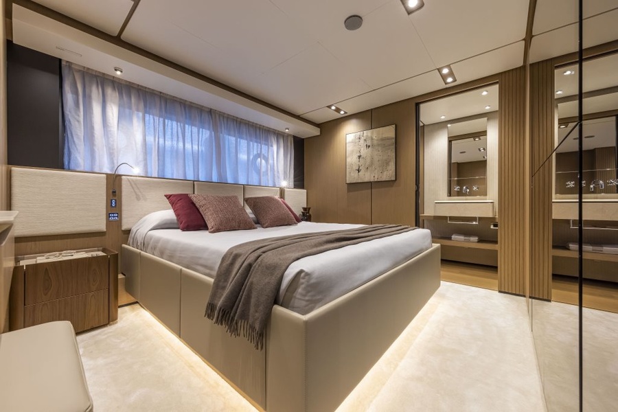 Ferretti Yachts 1000