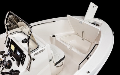Robalo R180
