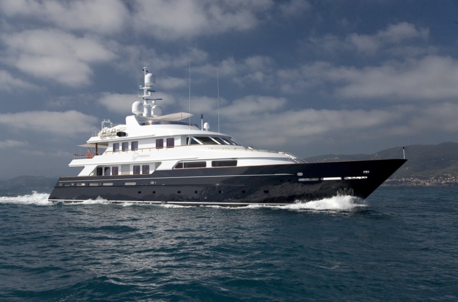 CMN Yacht Division Paramour