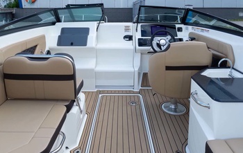 Sea Ray Sun Sport 230 (2023)