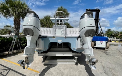 Twin Vee 340 Center Console GFX