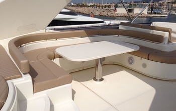 Ferretti 830
