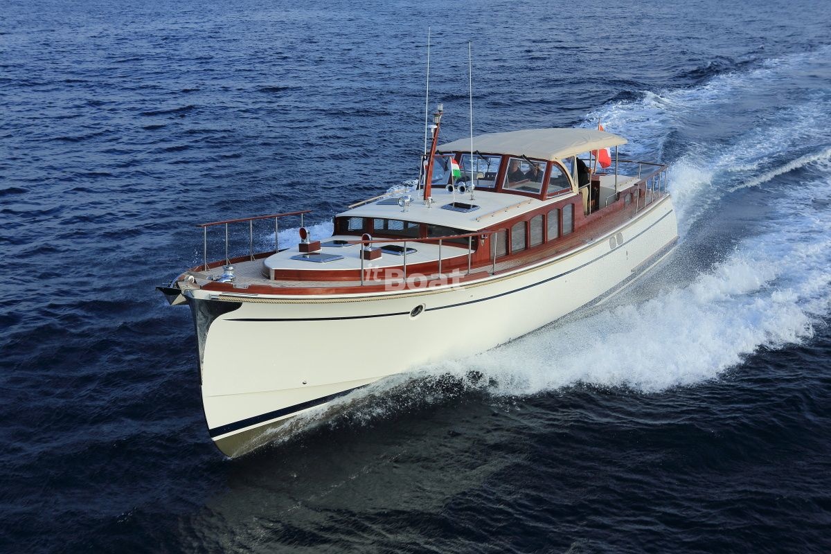 yacht 15m price