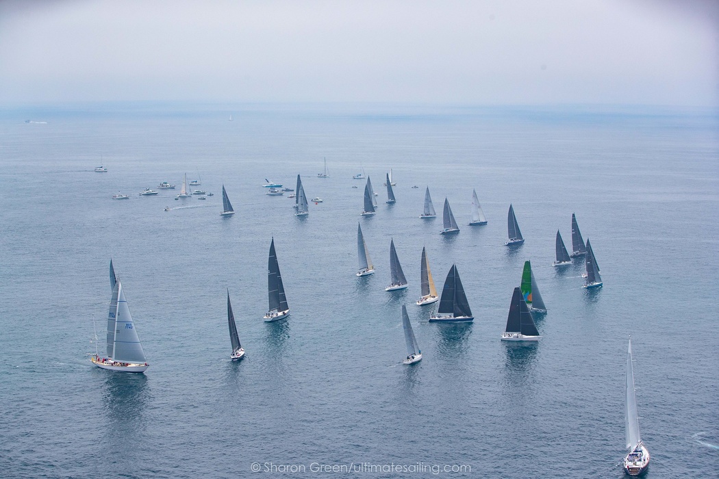 The first 33 monohulls 10 to 20.4 meters long and two multihulls began their 2225-mile journey from Los Angeles to Honolulu on July 10. A second wave of 27 boats from divisions 3, 4 and 5, as well as a third wave of the fastest 24 monohulls and four multihulls, started a couple of days later.