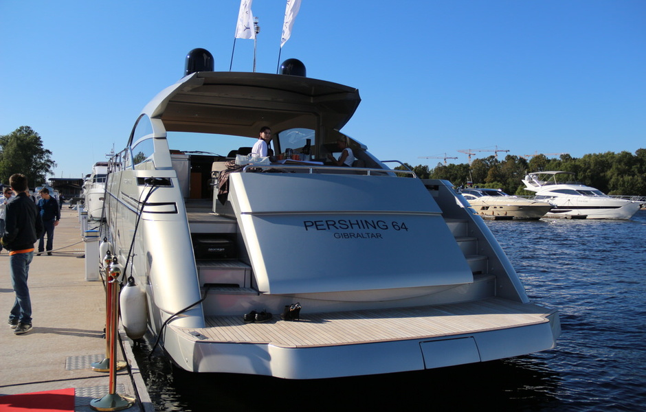 Pershing 64